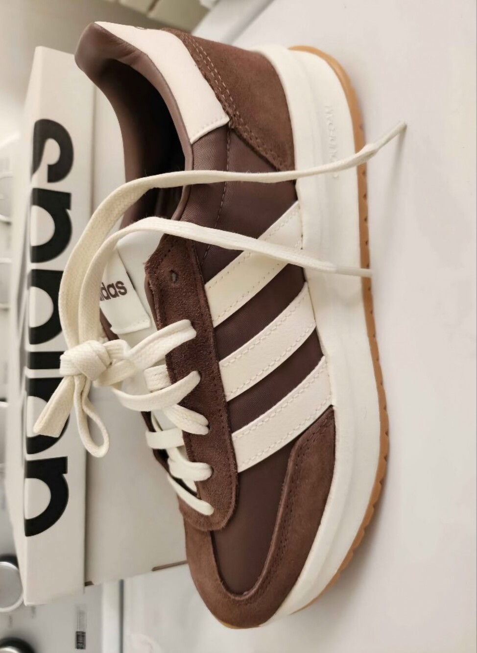 adidas Brown & Cream Retro Runner Sneakers NEW ✨️ Women's ADIDAS RUN 70S 2.0 - Picture 2 of 7